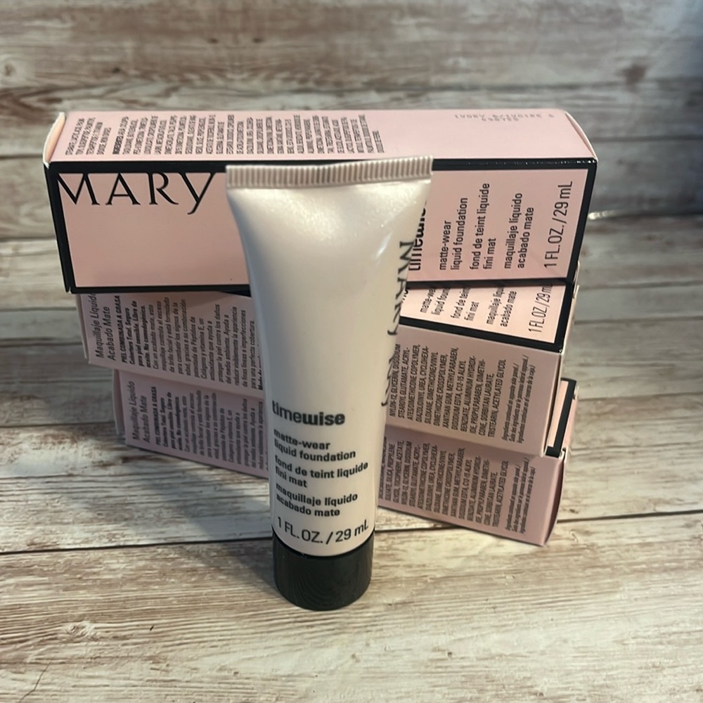 NEW MK Ivory 6 MATTE WEAR Timewise Matte Wear Liquid Foundation New in box